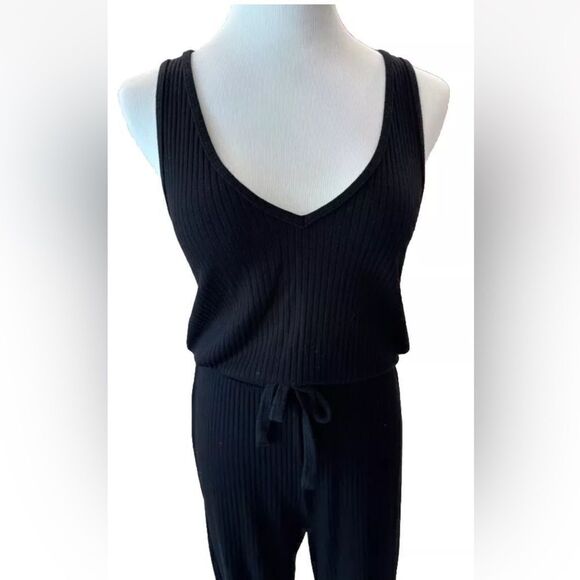 Beyond Yoga the jet setter jumpsuit, size small. Female-founded company. - Picture 7 of 7